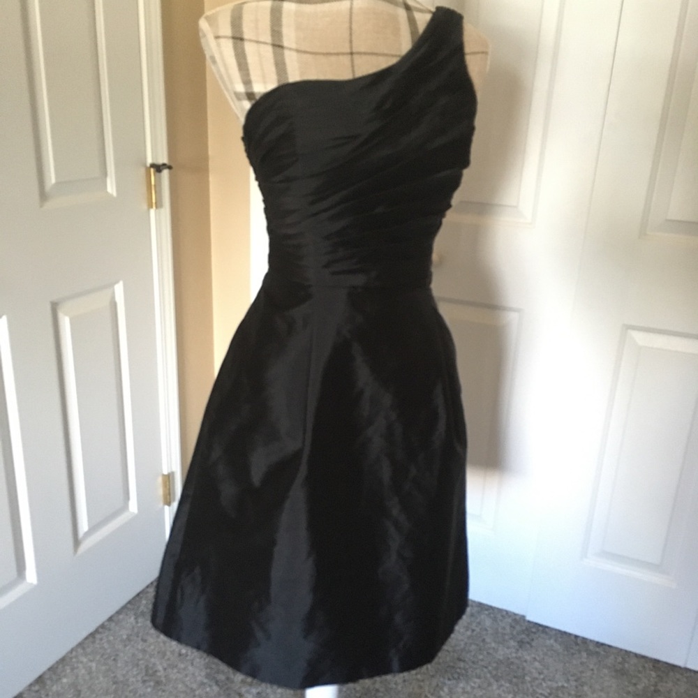 Monique Lhuillier Bridesmaid Black Dress size 6